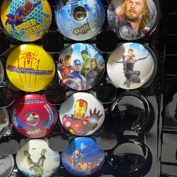 Folder containing 33 Roxx Buttons. - Picture 4 of 7